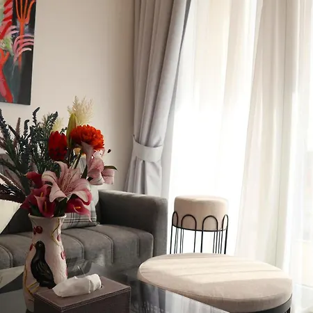 Your Sleek Transit 1Br Oasis Hideaway In Masdar City Abu Dhabi Exterior photo