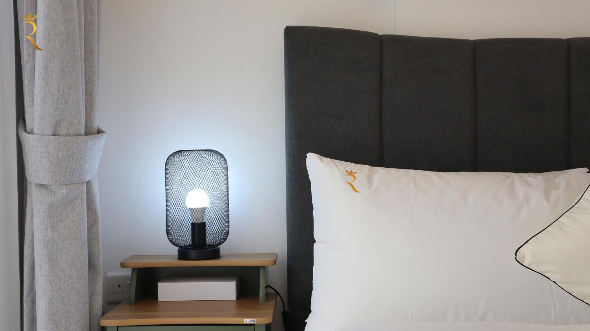 Your Sleek Transit 1br Oasis Hideaway In Masdar Apartment