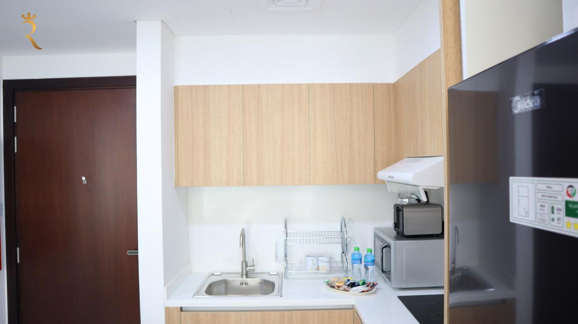 Your Sleek Transit 1br Oasis Hideaway In Masdar Abu Dhabi