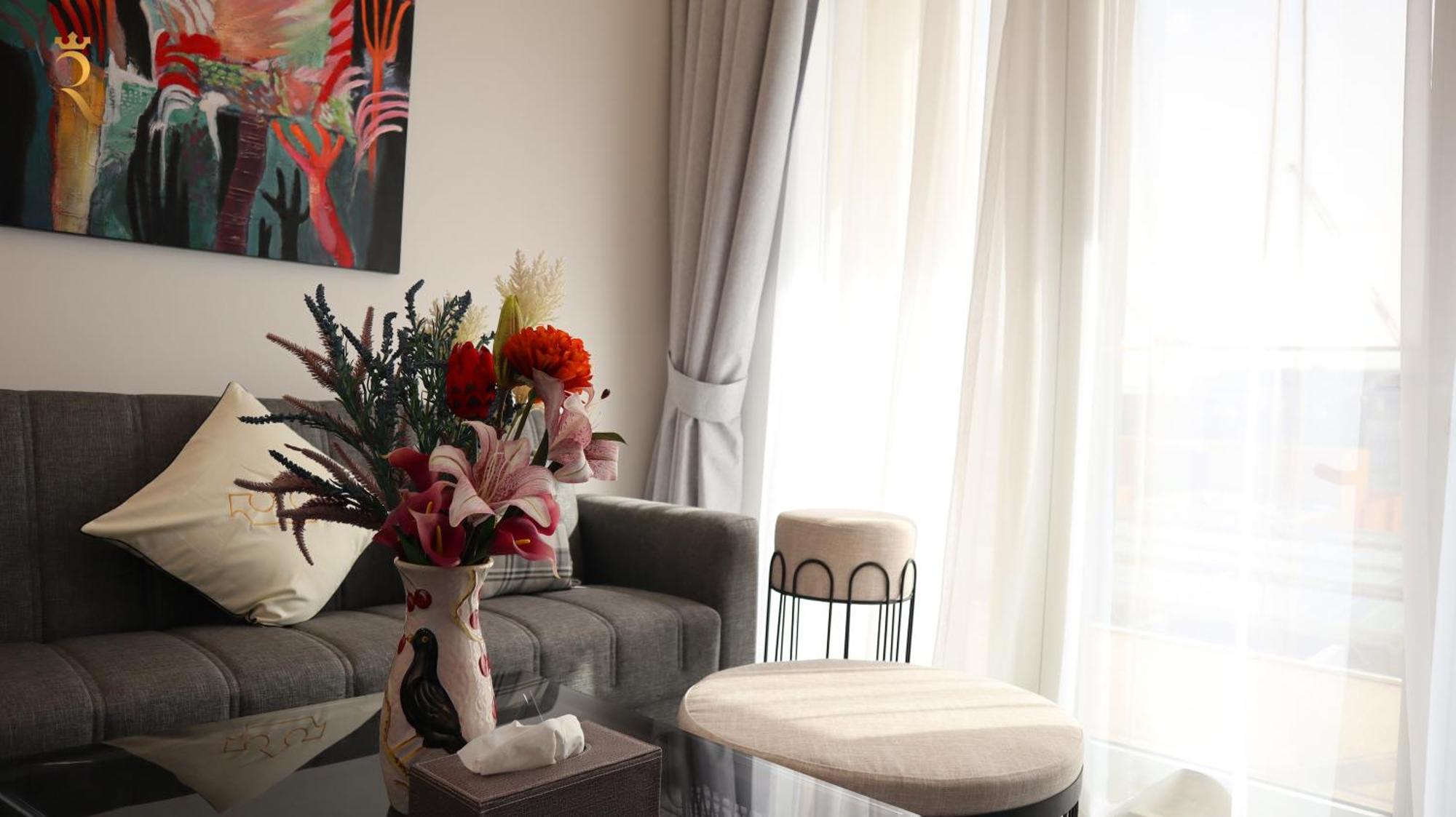 Your Sleek Transit 1br Oasis Hideaway In Masdar Apartment